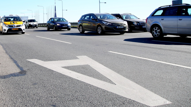 Sabiedriskā transporta josla