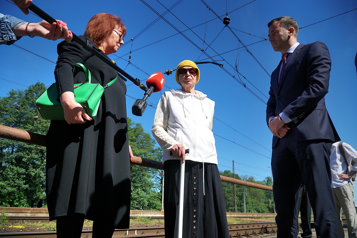 Rīgas domes priekšsēdētājs Mārtiņš Staķis tiekas ar savulaik noziedzīgi deportētajiem cilvēkiem, kuri dalās ar atmiņām