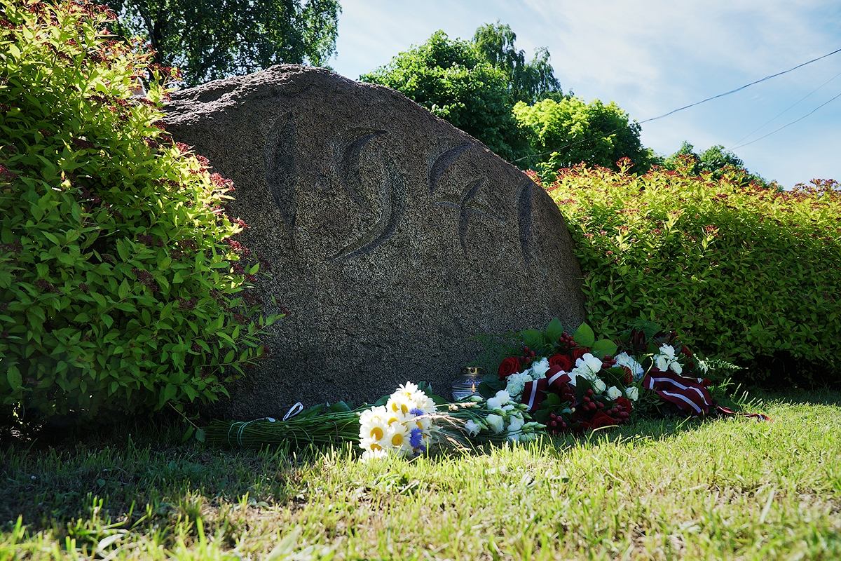 Komunistiskā terora upuru piemiņas vietā Torņakalnā