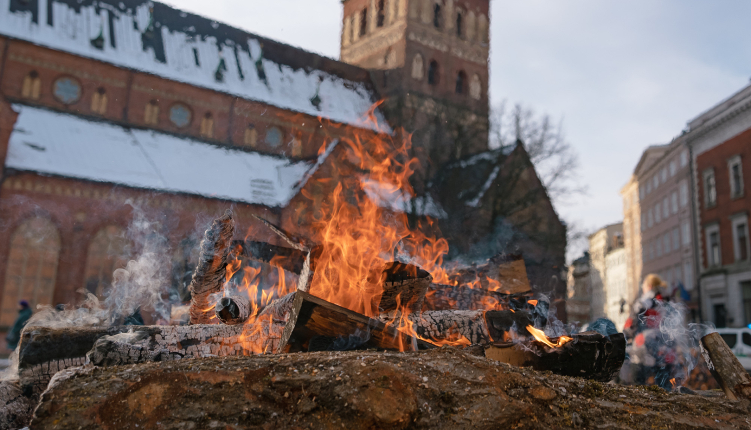 Barikāžu ugunskurs Doma laukumā