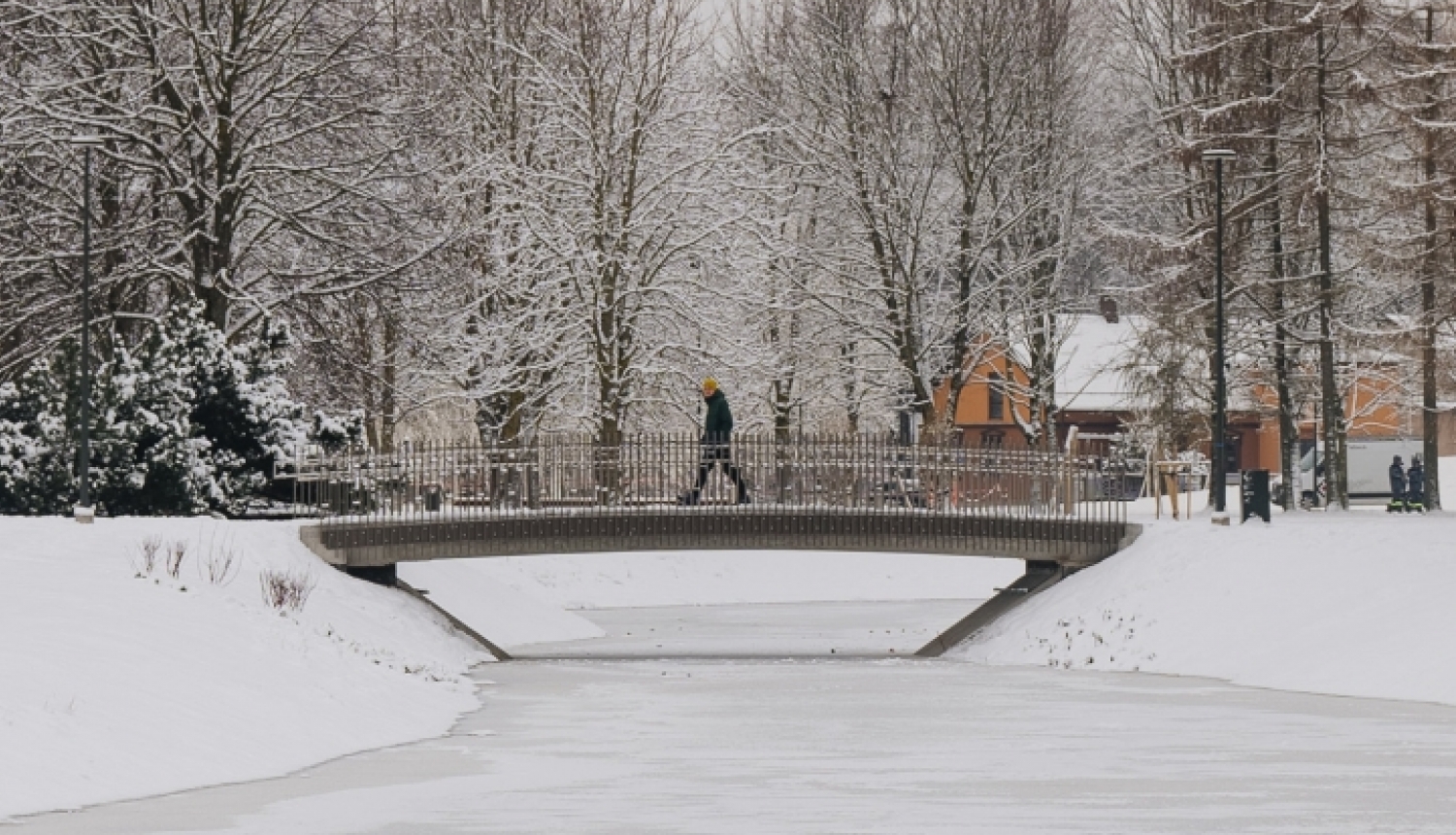 Rīgas kanāla tiltiņš ziemā